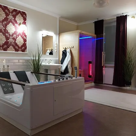 Wellness Pustik Se Soukromou Virivkou A Saunou Διαμέρισμα