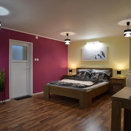 Wellness Pustik Se Soukromou Virivkou A Saunou Pencin